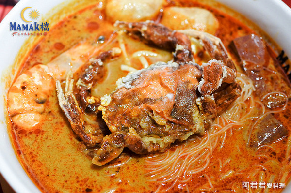 Mamak檔 星馬料理：秋蟹來了！Mamak檔星馬料理。香辣咖哩海鮮叻沙新滋味讓人食指大動~餐後來點巧克力香蕉煎餅好幸福
