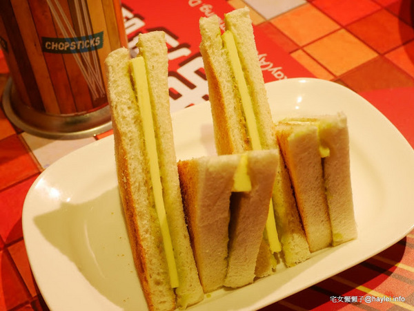 Mamak檔 星馬料理:二訪令人難以忘懷的Mamak檔星馬料理二訪 舊愛仍美(加央吐司、炒粿條)、新寵上心頭(婚宴飯、香料雞肉湯)!