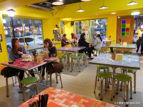 Mamak檔 星馬料理:二訪令人難以忘懷的Mamak檔星馬料理二訪 舊愛仍美(加央吐司、炒粿條)、新寵上心頭(婚宴飯、香料雞肉湯)!