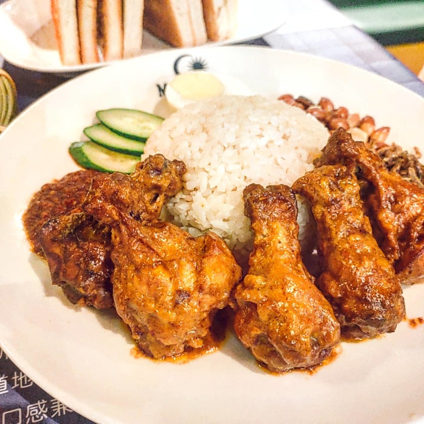 Taipei, Taiwan Mamak檔 星馬料理/ 主餐最推：檳城鴨蛋炒粿條；副餐最推：馬來加央烤麵包加牛油；飲料最推：印度拉茶👌🏻