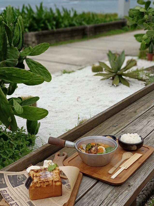 【新北.三芝】北海岸景觀餐廳推薦。公雞咖啡。食物好吃+淺水灣海景第一排+超級寵物友善