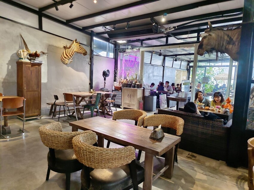 【新北.三芝】北海岸景觀餐廳推薦。公雞咖啡。食物好吃+淺水灣海景第一排+超級寵物友善