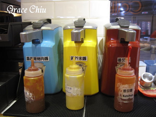 CaliBurger Caliburger 捷運西門站 西門町漢堡 梁靜茹 CaliBurger Caliburger 捷運西門站 西門町漢堡 梁靜茹