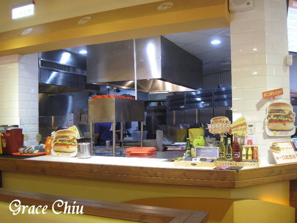 CaliBurger Caliburger 捷運西門站 西門町漢堡 梁靜茹 CaliBurger Caliburger 捷運西門站 西門町漢堡 梁靜茹