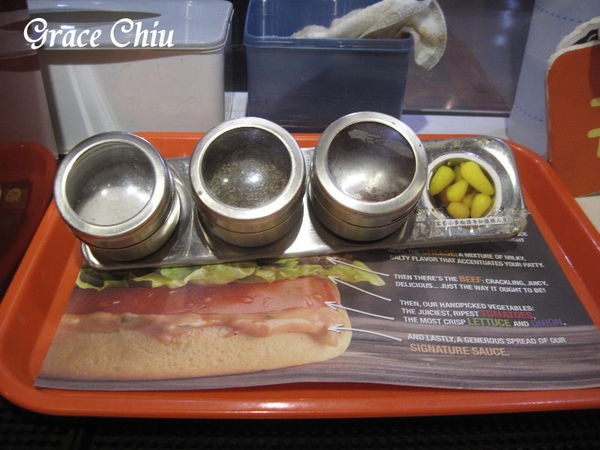 CaliBurger Caliburger 捷運西門站 西門町漢堡 梁靜茹 CaliBurger Caliburger 捷運西門站 西門町漢堡 梁靜茹