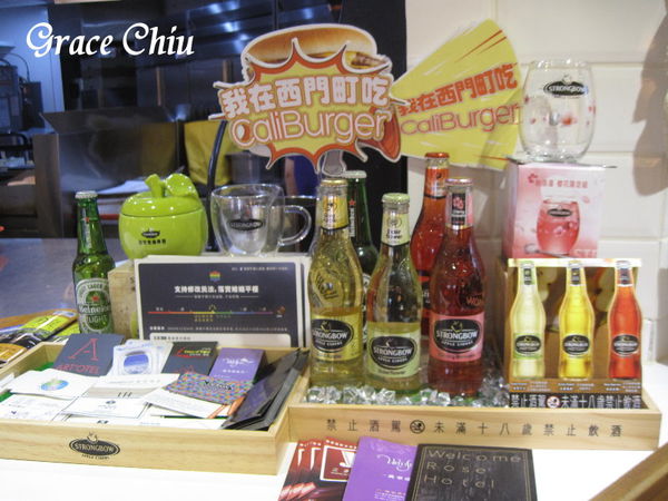 CaliBurger Caliburger 捷運西門站 西門町漢堡 梁靜茹 CaliBurger Caliburger 捷運西門站 西門町漢堡 梁靜茹