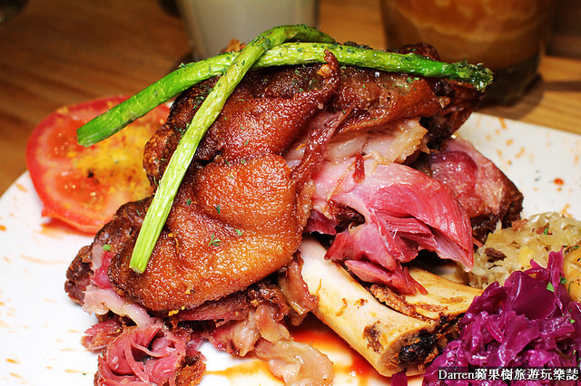 『桃園親子餐廳推薦』夢工場親子主題餐廳★室內大型球池溜滑梯遊戲區親子DIY玩瘋了套餐下午茶也很有水準/桃園中正藝文特區商圈美食(文末有活動送免費兒童餐)