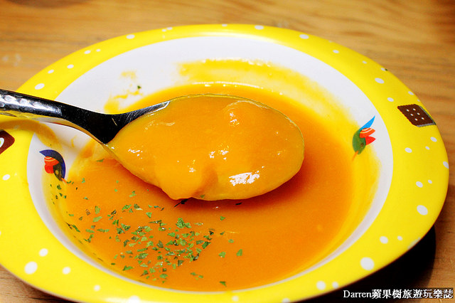 『桃園親子餐廳推薦』夢工場親子主題餐廳★室內大型球池溜滑梯遊戲區親子DIY玩瘋了套餐下午茶也很有水準/桃園中正藝文特區商圈美食(文末有活動送免費兒童餐)