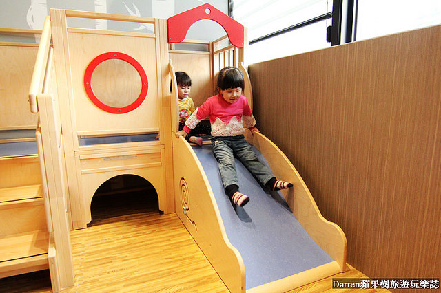 『桃園親子餐廳推薦』夢工場親子主題餐廳★室內大型球池溜滑梯遊戲區親子DIY玩瘋了套餐下午茶也很有水準/桃園中正藝文特區商圈美食(文末有活動送免費兒童餐)