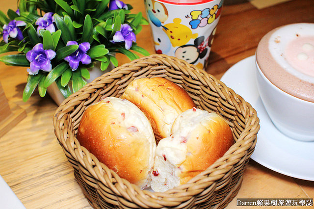 『桃園親子餐廳推薦』夢工場親子主題餐廳★室內大型球池溜滑梯遊戲區親子DIY玩瘋了套餐下午茶也很有水準/桃園中正藝文特區商圈美食(文末有活動送免費兒童餐)