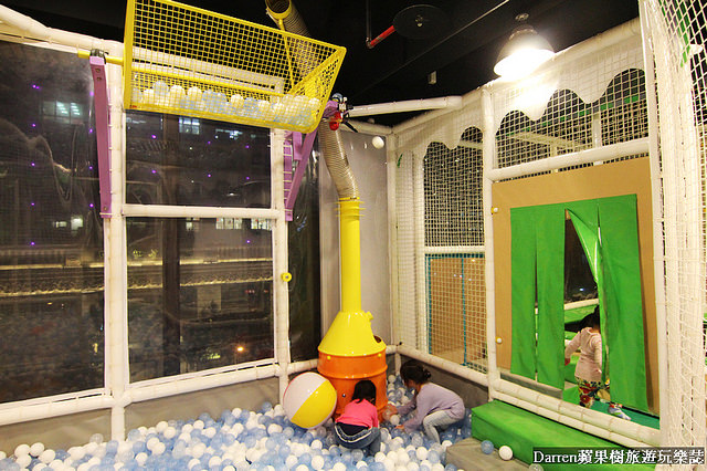 『桃園親子餐廳推薦』夢工場親子主題餐廳★室內大型球池溜滑梯遊戲區親子DIY玩瘋了套餐下午茶也很有水準/桃園中正藝文特區商圈美食(文末有活動送免費兒童餐)