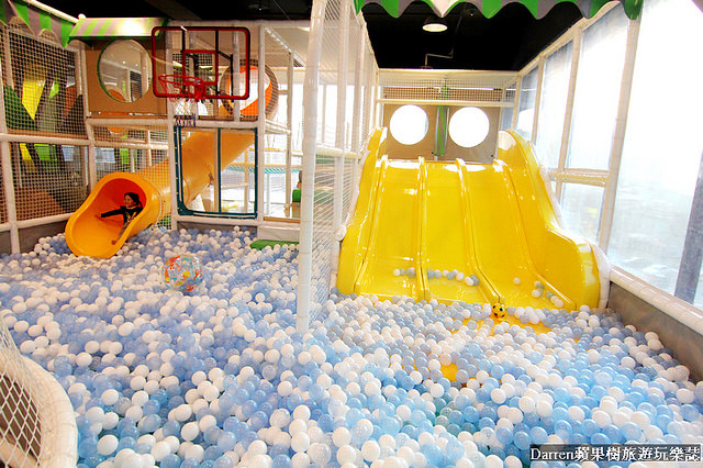 『桃園親子餐廳推薦』夢工場親子主題餐廳★室內大型球池溜滑梯遊戲區親子DIY玩瘋了套餐下午茶也很有水準/桃園中正藝文特區商圈美食(文末有活動送免費兒童餐)