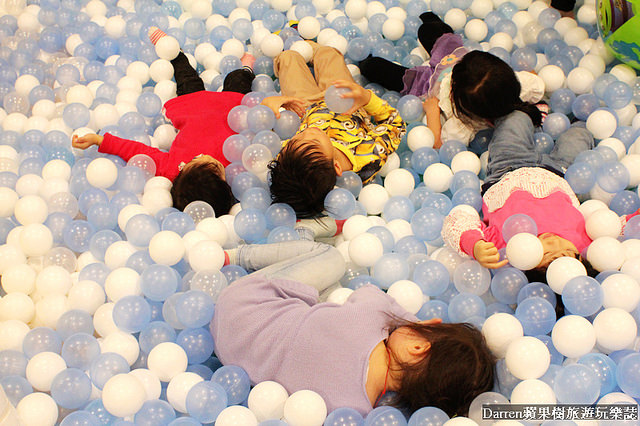 『桃園親子餐廳推薦』夢工場親子主題餐廳★室內大型球池溜滑梯遊戲區親子DIY玩瘋了套餐下午茶也很有水準/桃園中正藝文特區商圈美食(文末有活動送免費兒童餐)