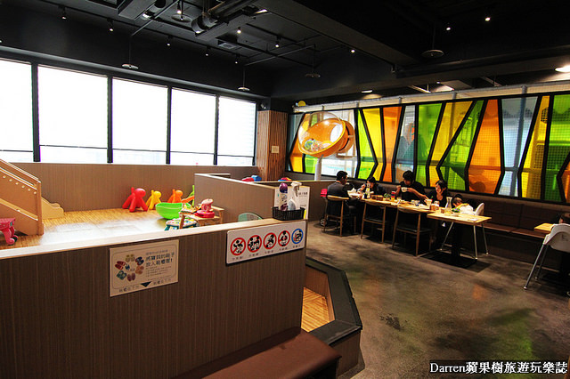 『桃園親子餐廳推薦』夢工場親子主題餐廳★室內大型球池溜滑梯遊戲區親子DIY玩瘋了套餐下午茶也很有水準/桃園中正藝文特區商圈美食(文末有活動送免費兒童餐)