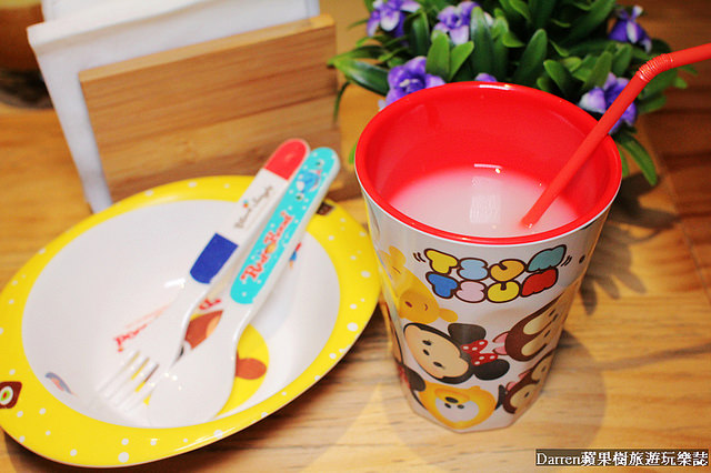 『桃園親子餐廳推薦』夢工場親子主題餐廳★室內大型球池溜滑梯遊戲區親子DIY玩瘋了套餐下午茶也很有水準/桃園中正藝文特區商圈美食(文末有活動送免費兒童餐)