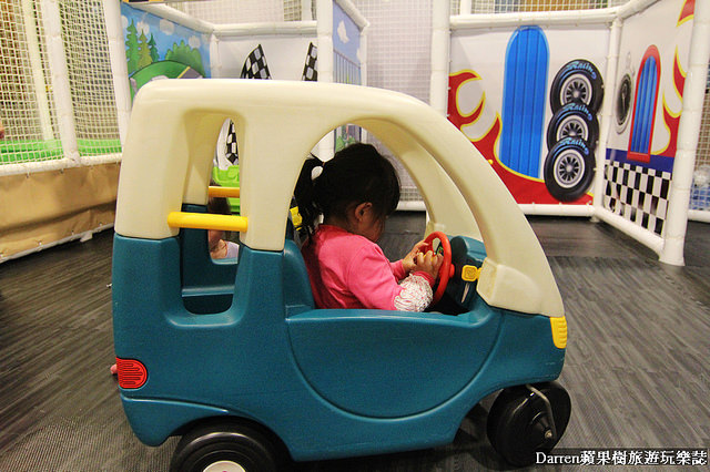 『桃園親子餐廳推薦』夢工場親子主題餐廳★室內大型球池溜滑梯遊戲區親子DIY玩瘋了套餐下午茶也很有水準/桃園中正藝文特區商圈美食(文末有活動送免費兒童餐)
