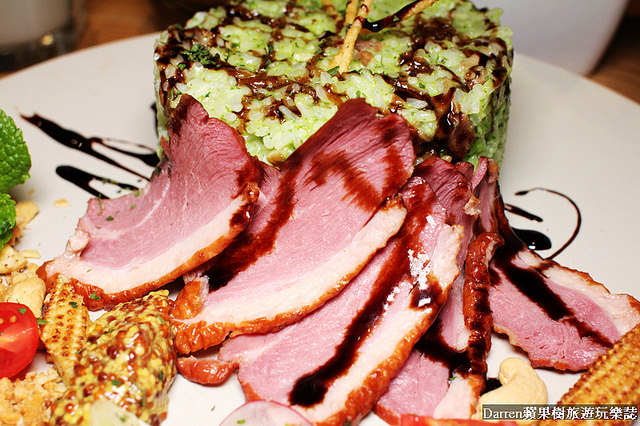 『桃園親子餐廳推薦』夢工場親子主題餐廳★室內大型球池溜滑梯遊戲區親子DIY玩瘋了套餐下午茶也很有水準/桃園中正藝文特區商圈美食(文末有活動送免費兒童餐)