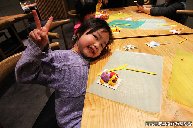 『桃園親子餐廳推薦』夢工場親子主題餐廳★室內大型球池溜滑梯遊戲區親子DIY玩瘋了套餐下午茶也很有水準/桃園中正藝文特區商圈美食(文末有活動送免費兒童餐)