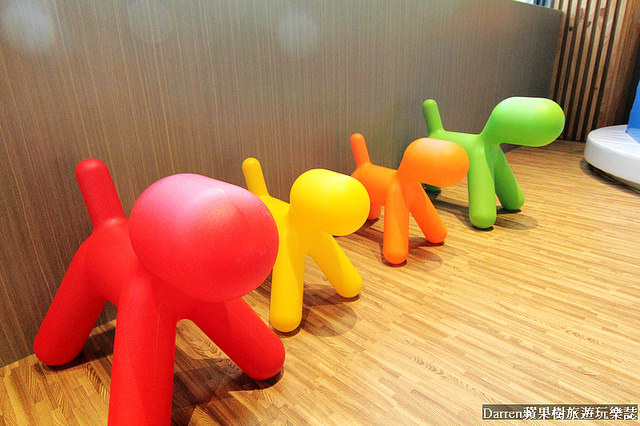 『桃園親子餐廳推薦』夢工場親子主題餐廳★室內大型球池溜滑梯遊戲區親子DIY玩瘋了套餐下午茶也很有水準/桃園中正藝文特區商圈美食(文末有活動送免費兒童餐)