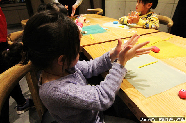 『桃園親子餐廳推薦』夢工場親子主題餐廳★室內大型球池溜滑梯遊戲區親子DIY玩瘋了套餐下午茶也很有水準/桃園中正藝文特區商圈美食(文末有活動送免費兒童餐)