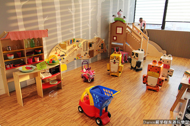 『桃園親子餐廳推薦』夢工場親子主題餐廳★室內大型球池溜滑梯遊戲區親子DIY玩瘋了套餐下午茶也很有水準/桃園中正藝文特區商圈美食(文末有活動送免費兒童餐)