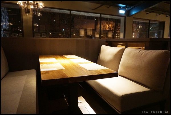尼尼義大利餐廳-2F沙發區-1.JPG
