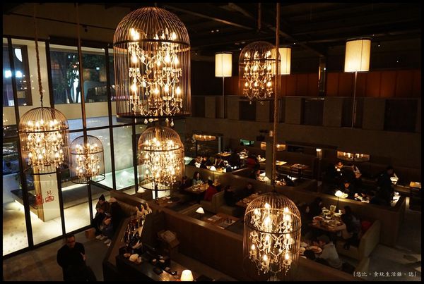 尼尼義大利餐廳-內部吊燈-3.JPG