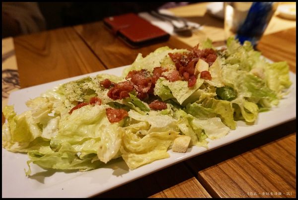 尼尼義大利餐廳-培根大凱薩沙拉.JPG