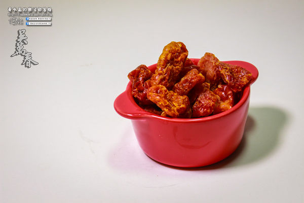 吳萬春古早味蜜餞(武廟店)|台南市/中西區(台南府城武廟巡禮；算命街必買的古早味伴手禮，華僑朝思暮想的家鄉味，現買宅配皆可)