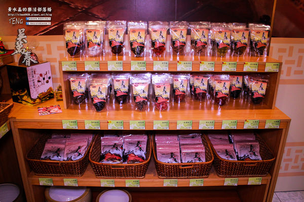 吳萬春古早味蜜餞(武廟店)|台南市/中西區(台南府城武廟巡禮；算命街必買的古早味伴手禮，華僑朝思暮想的家鄉味，現買宅配皆可)