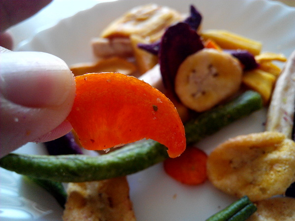 吳萬春蜜餞(武廟店)： 【臺南Ω中西區】吳萬春蜜餞。巷弄中的古早味「鹹酸甜」，蜜餞、果乾、脆片應有盡有