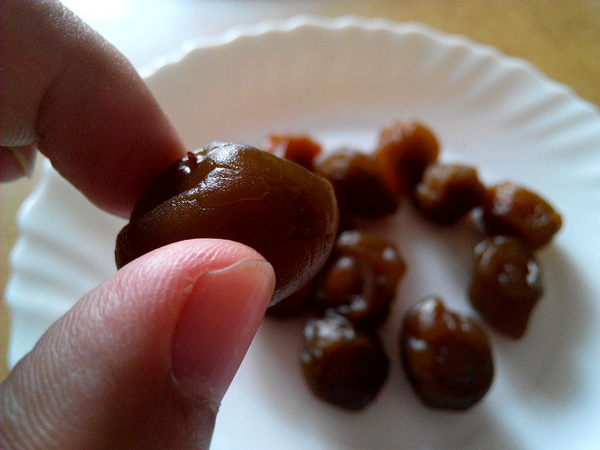 吳萬春蜜餞(武廟店)： 【臺南Ω中西區】吳萬春蜜餞。巷弄中的古早味「鹹酸甜」，蜜餞、果乾、脆片應有盡有