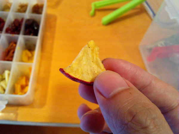 吳萬春蜜餞(武廟店)： 【臺南Ω中西區】吳萬春蜜餞。巷弄中的古早味「鹹酸甜」，蜜餞、果乾、脆片應有盡有