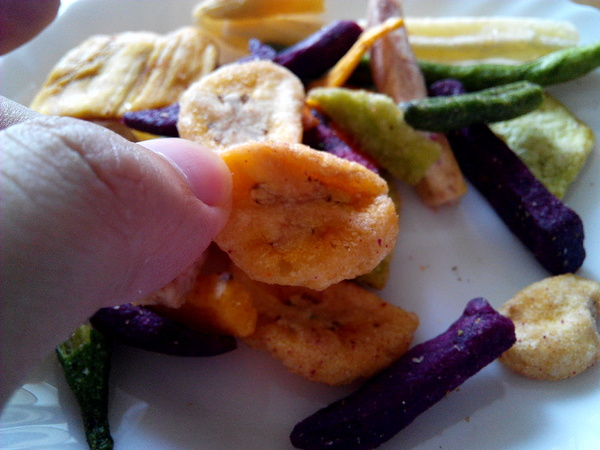 吳萬春蜜餞(武廟店)： 【臺南Ω中西區】吳萬春蜜餞。巷弄中的古早味「鹹酸甜」，蜜餞、果乾、脆片應有盡有