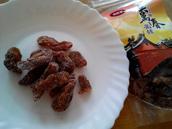 吳萬春蜜餞(武廟店)： 【臺南Ω中西區】吳萬春蜜餞。巷弄中的古早味「鹹酸甜」，蜜餞、果乾、脆片應有盡有