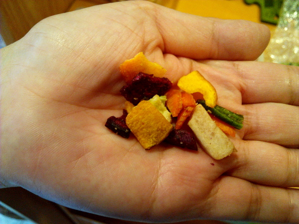 吳萬春蜜餞(武廟店)： 【臺南Ω中西區】吳萬春蜜餞。巷弄中的古早味「鹹酸甜」，蜜餞、果乾、脆片應有盡有