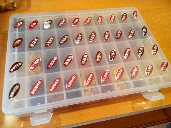 吳萬春蜜餞(武廟店)： 【臺南Ω中西區】吳萬春蜜餞。巷弄中的古早味「鹹酸甜」，蜜餞、果乾、脆片應有盡有