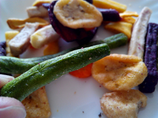 吳萬春蜜餞(武廟店)： 【臺南Ω中西區】吳萬春蜜餞。巷弄中的古早味「鹹酸甜」，蜜餞、果乾、脆片應有盡有