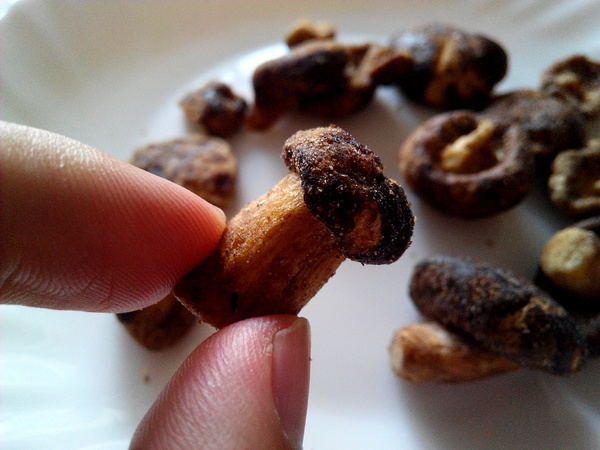 吳萬春蜜餞(武廟店)： 【臺南Ω中西區】吳萬春蜜餞。巷弄中的古早味「鹹酸甜」，蜜餞、果乾、脆片應有盡有