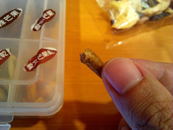 吳萬春蜜餞(武廟店)： 【臺南Ω中西區】吳萬春蜜餞。巷弄中的古早味「鹹酸甜」，蜜餞、果乾、脆片應有盡有