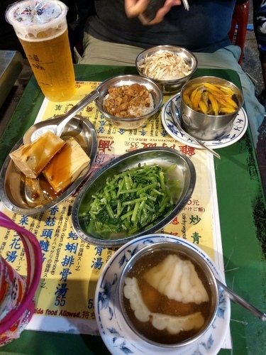 夜市 特輯#2︱寧夏夜市 排隊必吃美食-賴雞蛋蚵仔煎、榮登米其林必比登劉芋仔︱口袋私藏 方家雞肉飯 ︱ 打彈珠 保有童真的時代