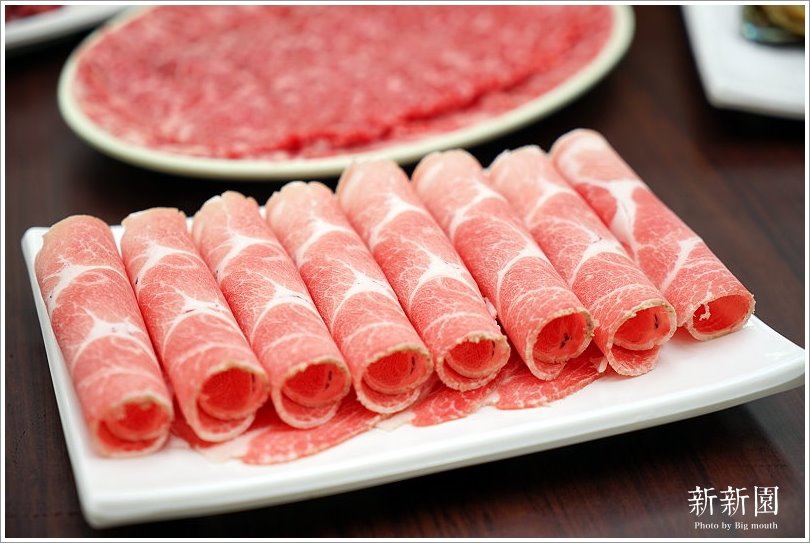 ▼梅花猪肉,采用特级梅花猪肉,油花分布也满匀称的!