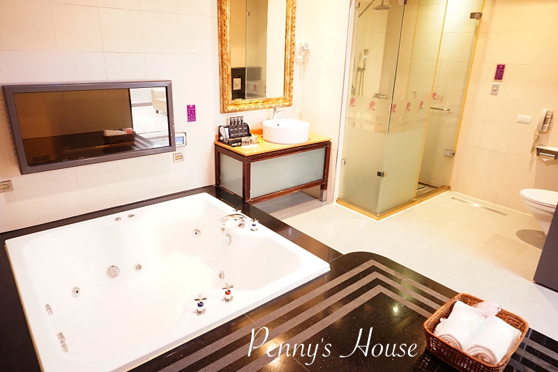 『林口住宿』UINN Relax Hotel 悠逸休閒旅館 - 三訪 ，林口outlet住宿推薦（內有KTV/Xbox/大浴缸/蒸氣室/附自助早餐/房間有泡麵）