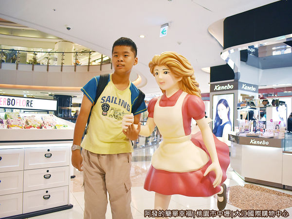 大江國際購物中心12-愛麗絲夢遊仙境-愛麗絲.JPG
