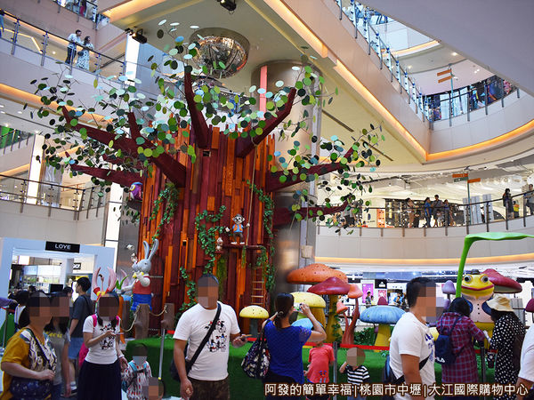 大江國際購物中心15-愛麗絲夢遊仙境-童話場景.JPG