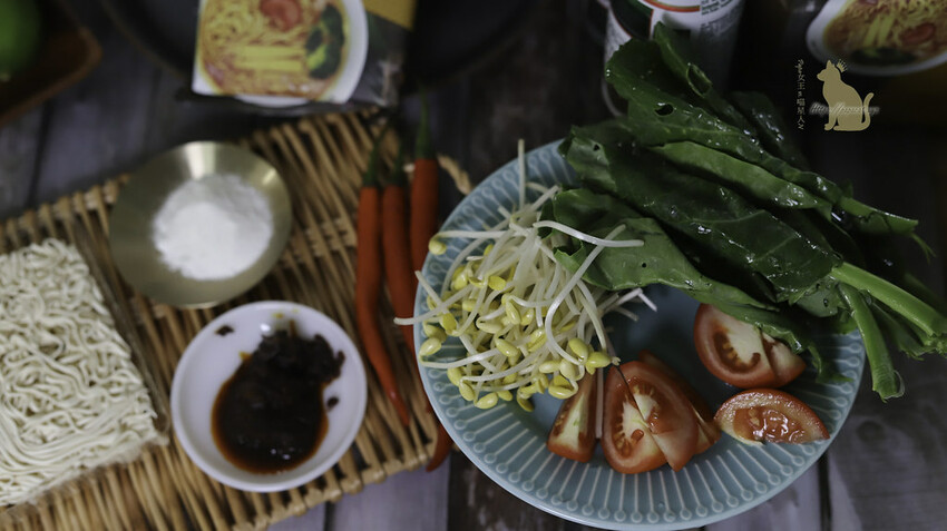 台中素食| 熱浪島叻沙湯麵(純素)讓人欲罷不能的濃郁湯頭與Q彈麵體在家也能享用