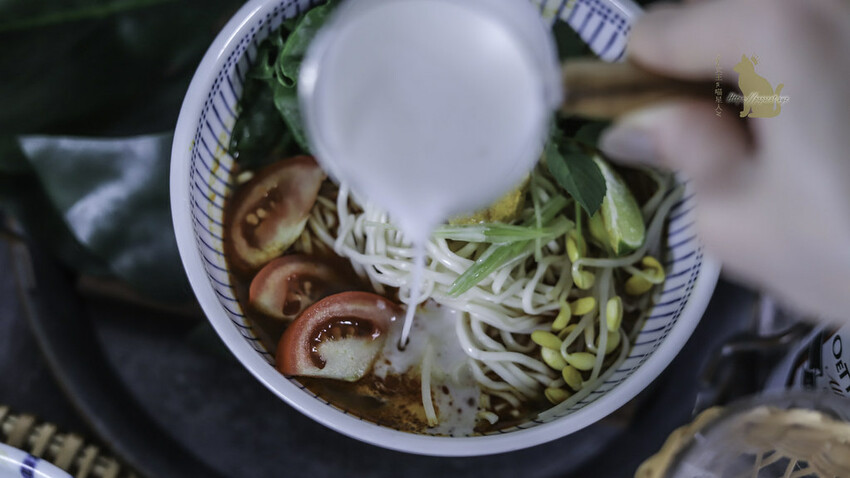 台中素食| 熱浪島叻沙湯麵(純素)讓人欲罷不能的濃郁湯頭與Q彈麵體在家也能享用