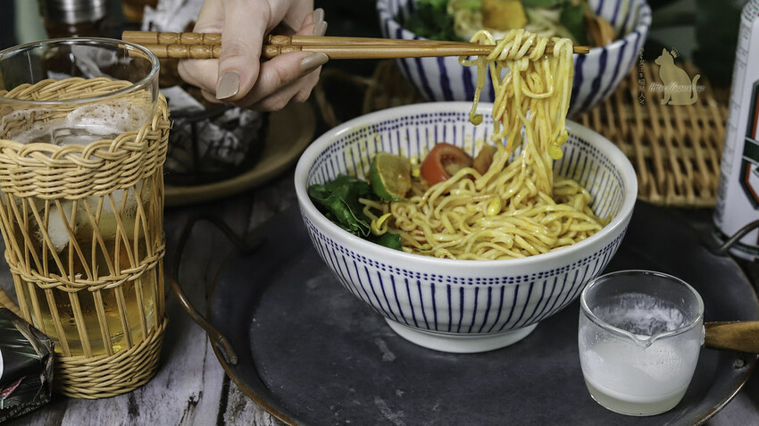 台中素食| 熱浪島叻沙湯麵(純素)讓人欲罷不能的濃郁湯頭與Q彈麵體在家也能享用