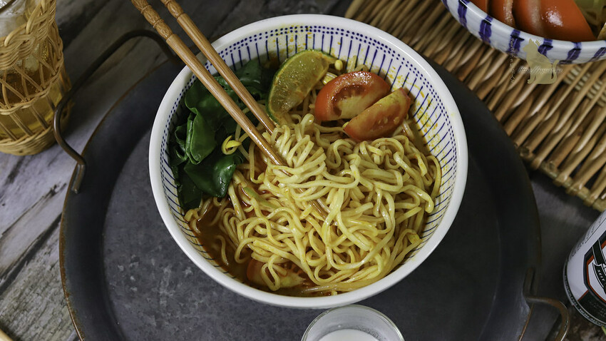 台中素食| 熱浪島叻沙湯麵(純素)讓人欲罷不能的濃郁湯頭與Q彈麵體在家也能享用