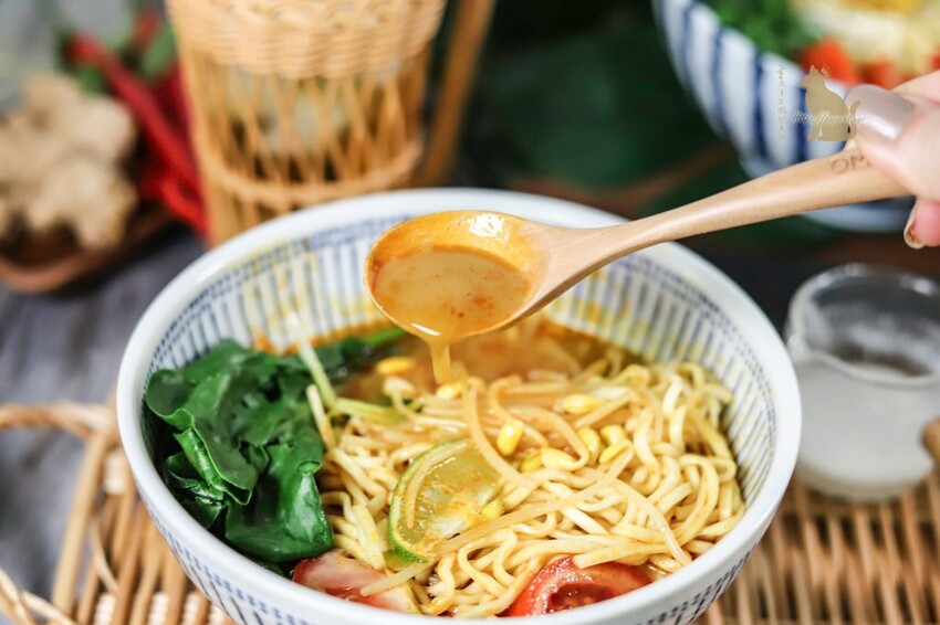 台中素食| 熱浪島叻沙湯麵(純素)讓人欲罷不能的濃郁湯頭與Q彈麵體在家也能享用